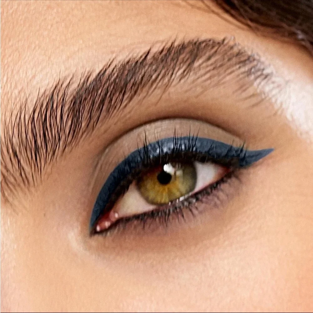 Sealed Avon eyeliner in blue